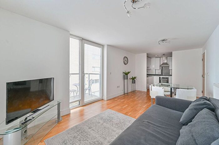 2 Bedroom Flat To Rent In Hargood House, Greenwich, London, SE10