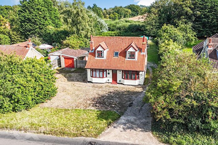 5 Bedroom Bungalow For Sale In The Street, Haddiscoe, Norwich, NR14
