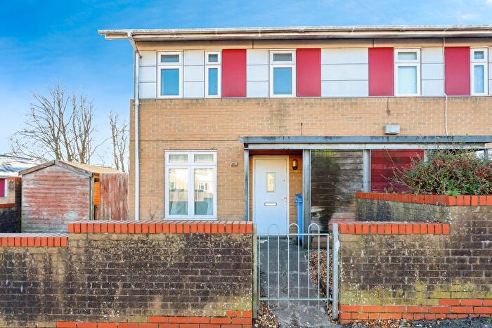 3 Bedroom Semi Detached House For Sale In Bartlett Way, Poole, Dorset, BH12