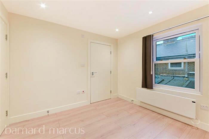 Apartment To Rent In High Street, Woking, GU21