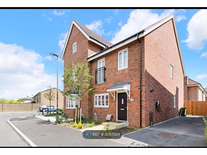 3 Bedroom Semi-Detached House To Rent In Aylsham Road, Tadworth, KT20