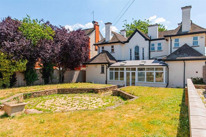 6 Bedroom House For Sale In Park Avenue North, Northampton, NN3