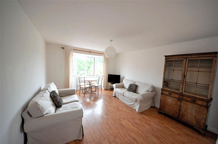 2 Bedroom Apartment To Rent In Bunning Way, Islington, N7