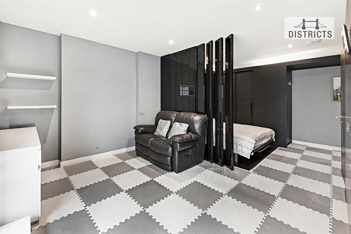 Studio For Sale In Pan Peninsula Square, London, E14