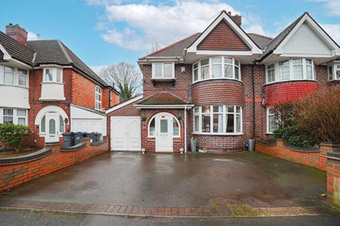 3 Bedroom Semi Detached House For Sale In Lulworth Road, Birmingham, B28