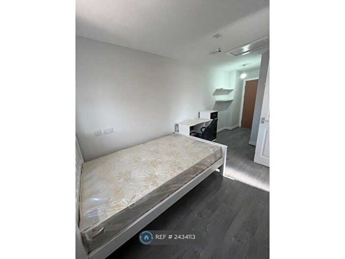 4 Bedroom Semi-Detached House To Rent In Moat House Lane, Coventry, CV4