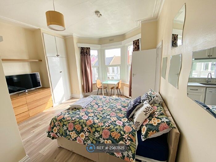 Studio To Rent In Wightman Road, London, N4