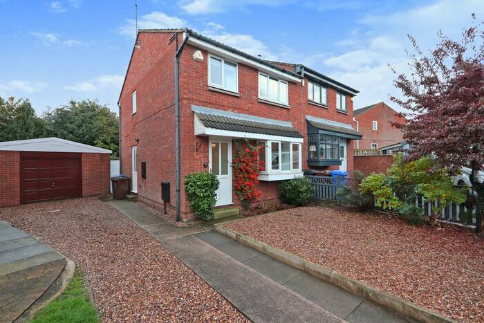 3 Bedroom Semi-Detached House To Rent In Oldale Court, Sheffield, S13