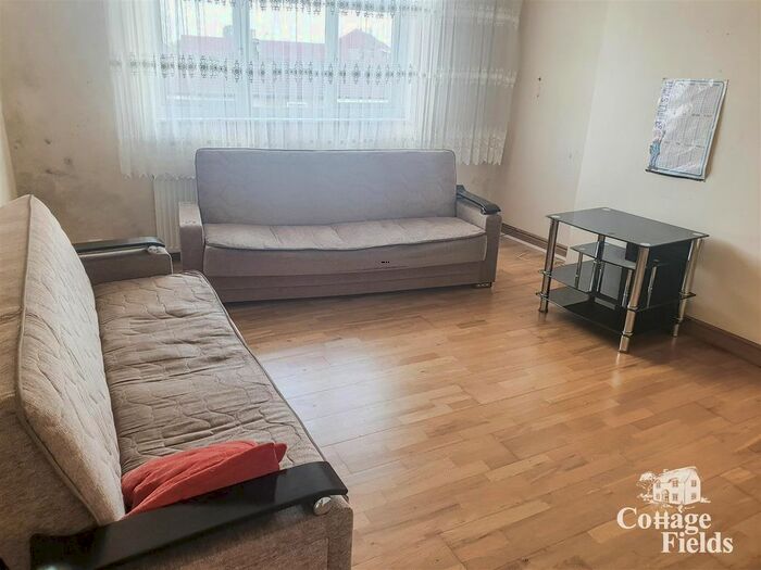 2 Bedroom Flat To Rent In Hoecroft Court, Hoe Lane, Enfield, EN3