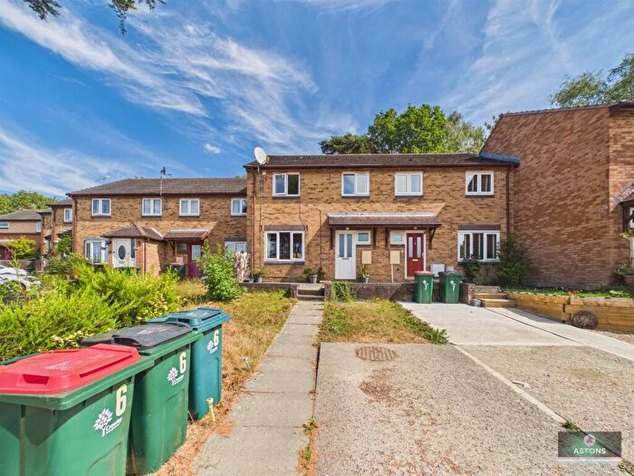 3 Bedroom House To Rent In Harvey Close, Broadfield, RH11