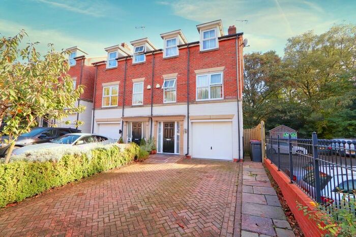 4 Bedroom Semi-Detached House To Rent In The Coppice, Worsley, M28