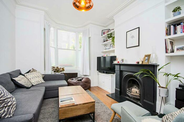 1 Bedroom Flat To Rent In Walford Road, Stoke Newington, London, N16