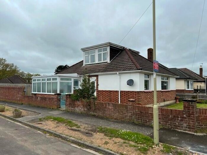3 Bedroom Bungalow To Rent In Milverton Close, Eling, Southampton, SO40