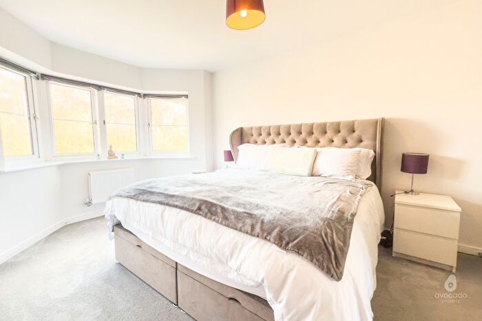 4 Bedroom Detached House For Sale In Stag Walk, Binfield, Berkshire, RG42