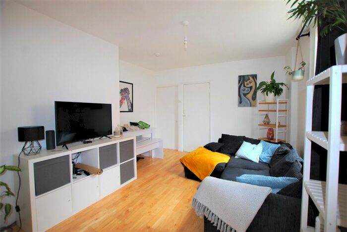 1 Bedroom Flat To Rent In Baldry Gardens, London, SW16