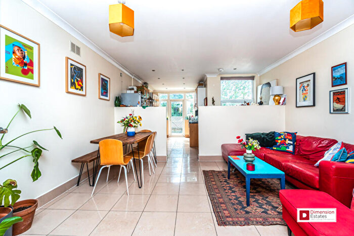 3 Bedroom Flat To Rent In Moresby Road, Upper Clapton, Hackney, E5