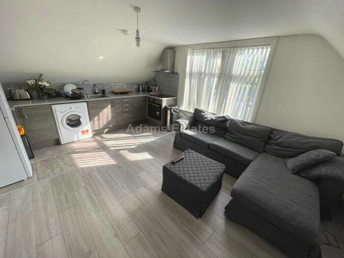 2 Bedroom Flat To Rent In Park View Drive South, Reading, RG10