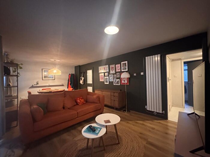 2 Bedroom Flat To Rent In Stockdale Place, Birmingham, B15