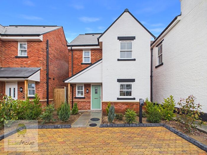 4 Bedroom Detached House For Sale In The Street, Upper Stoke, Rochester, ME3