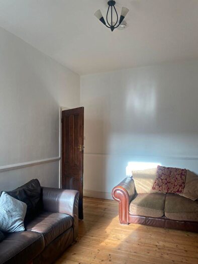 2 Bedroom Flat To Rent In Biddlestone Road, Heaton, Newcastle Upon Tyne, NE6