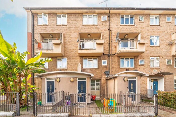 2 Bedroom Maisonette For Sale In Nye Bevan Estate, Clapton, E5