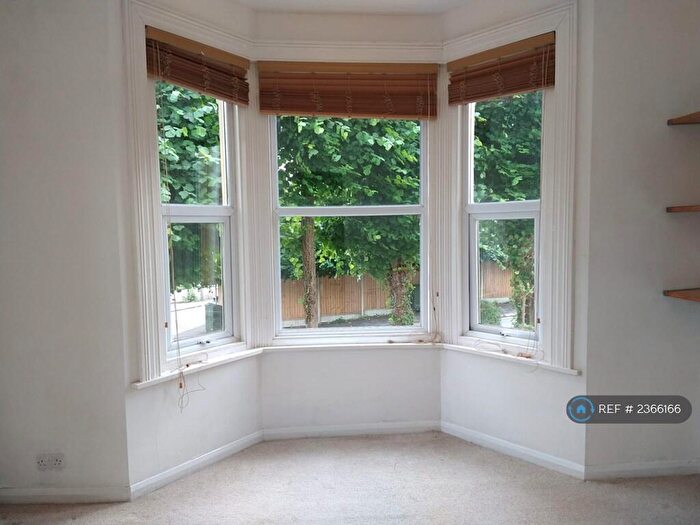 1 Bedroom Flat To Rent In Woodlands Road, Redhill, RH1