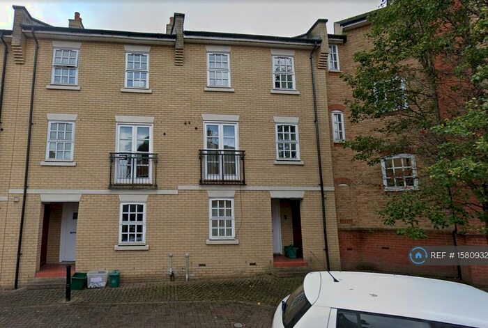 5 Bedroom Terraced House To Rent In Albany Gardens, Colchester, CO2