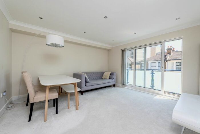 1 Bedroom Flat To Rent In Hartfield Crescent, London, SW19
