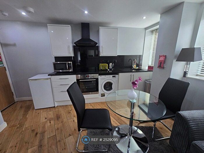1 Bedroom Flat To Rent In Creative House, London, SW8