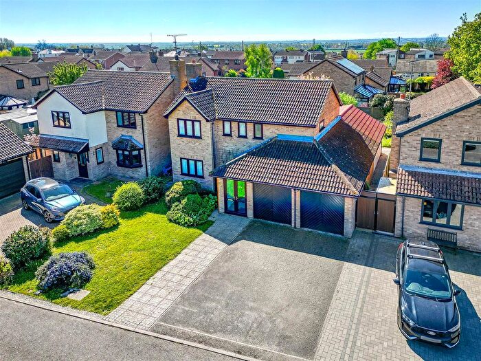 4 Bedroom Detached House For Sale In Butts Paddock, Canewdon, SS4