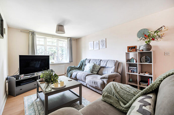 1 Bedroom Flat For Sale In Cobbett Road, Southampton, Hampshire, SO18