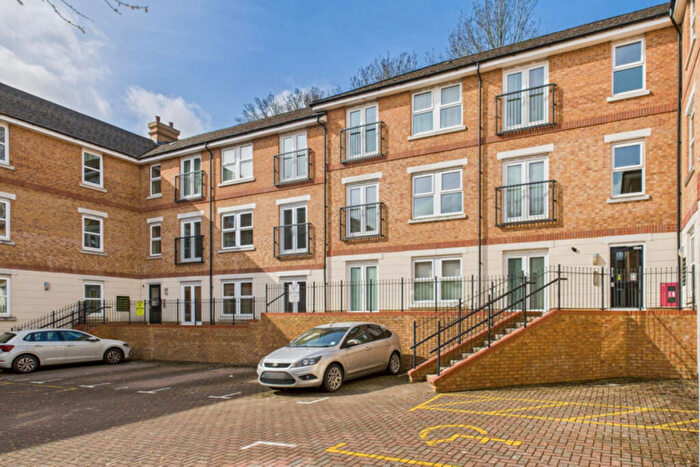 2 Bedroom Apartment To Rent In Adrian Close, Boxmoor, HP1