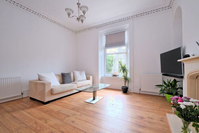 3 Bedroom Flat To Rent In Murray Terrace, Ferryhill, Aberdeen, AB11