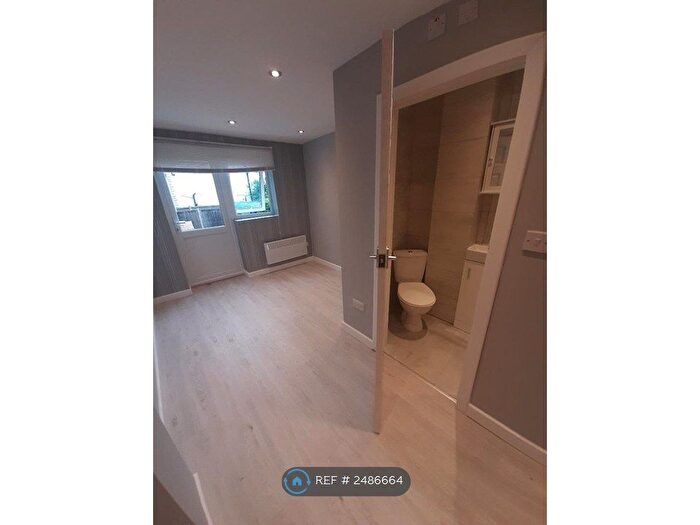 Studio To Rent In Framfield Road, London, Hanwell, W7