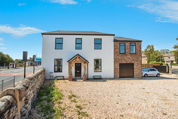 4 Bedroom Detached House For Sale In Pontefract Road, Knottingley, WF11