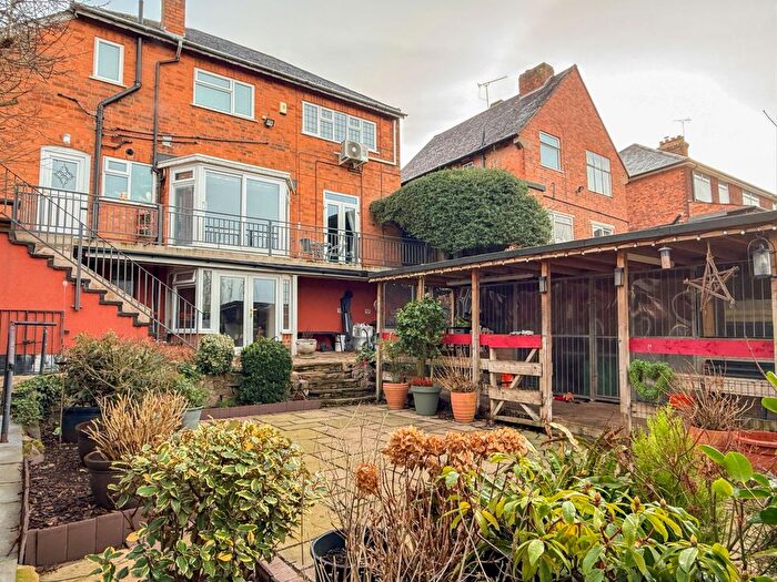 3 Bedroom Detached House For Sale In Braunstone Avenue, Leicester, LE3