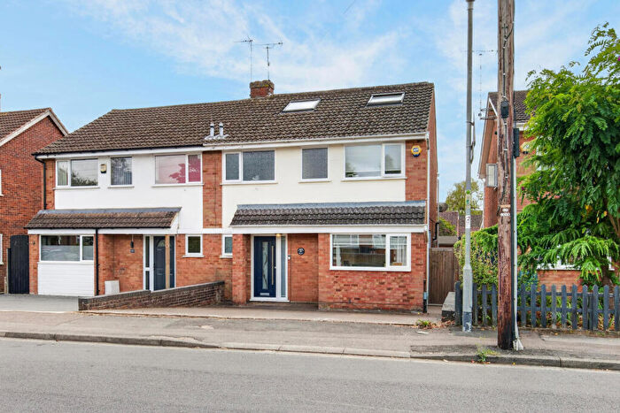 Semi-Detached House For Sale In Brooklands Drive, Leighton Buzzard, LU7