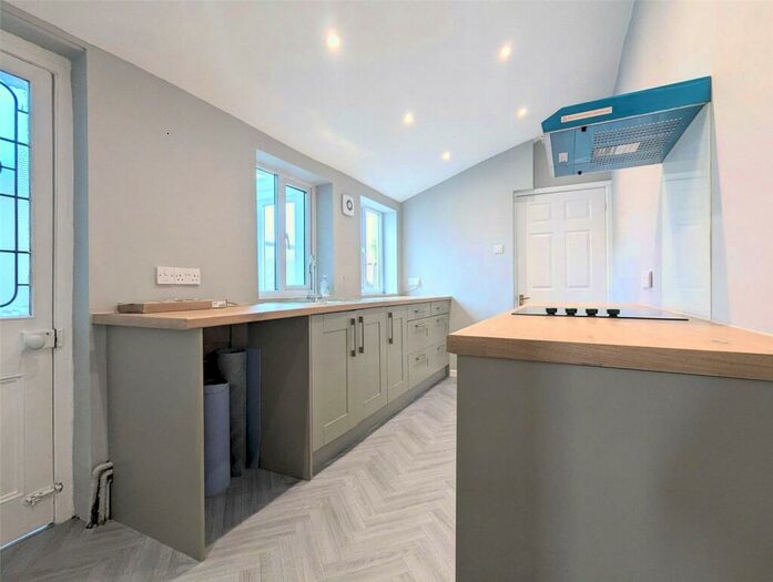 2 Bedroom End Of Terrace House To Rent In Lower Hanham Road, Hanham, Bristol, South Gloucestershire, BS15