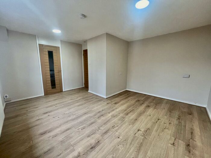 1 Bedroom Flat To Rent In West St. Helen Street, Abingdon, OX14