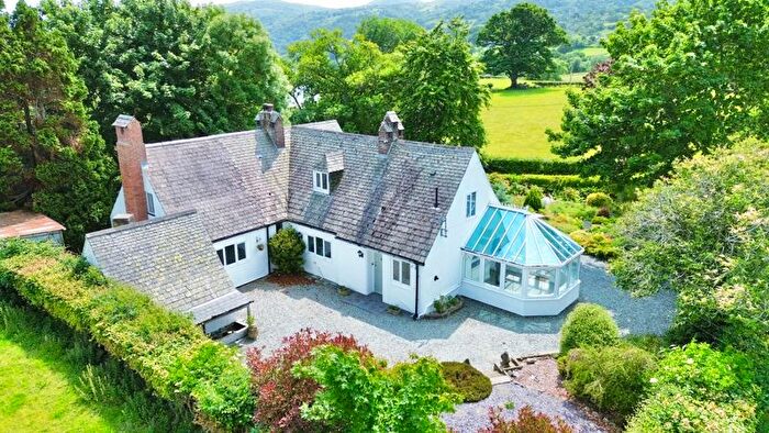 5 Bedroom Detached House For Sale In Cefn Cottage, Tyn-Y-Groes, LL32