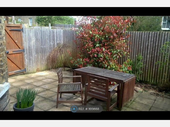 2 Bedroom Flat To Rent In Garden, London, SE24