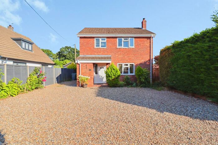 3 Bedroom Detached House For Sale In Salhouse Road, Rackheath, Norwich, NR13