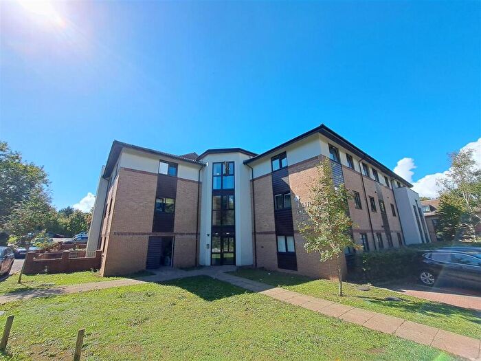 2 Bedroom Apartment For Sale In Wickham Road, Fareham, PO16