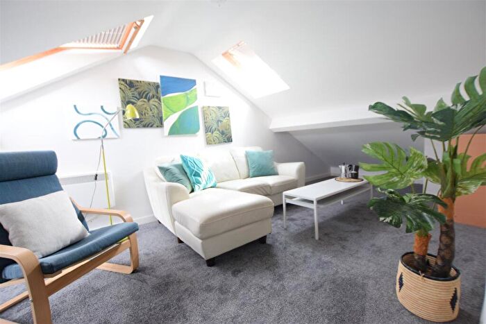 2 Bedroom Flat To Rent In Newland Street West - Student House - /, LN1