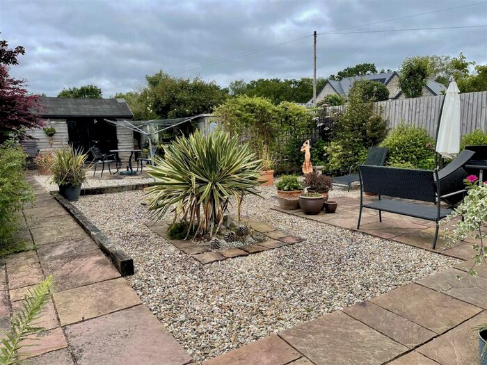 2 Bedroom Detached Bungalow For Sale In Wernddu Road, Ammanford, SA18