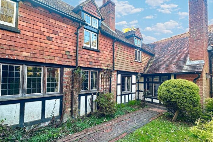 5 Bedroom Cottage To Rent In Mackies Hill Peaslake, GU5