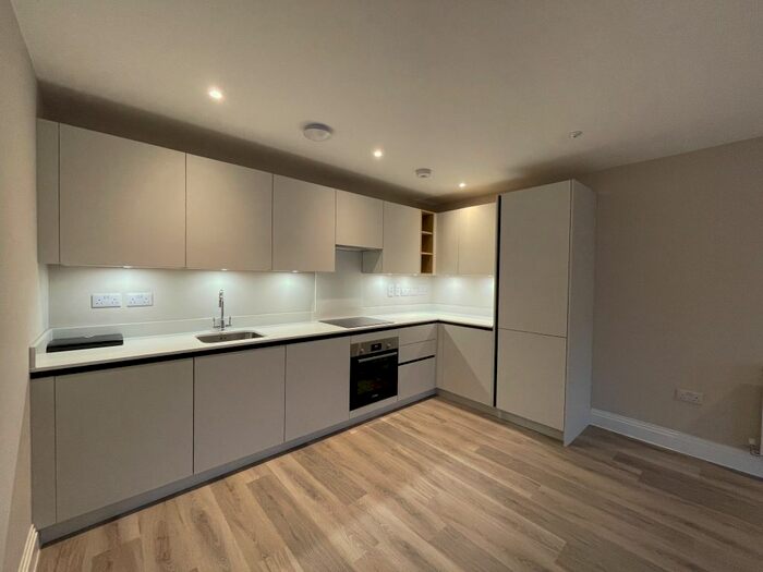 1 Bedroom Flat To Rent In Park Street, Maidenhead, Berkshire, SL6