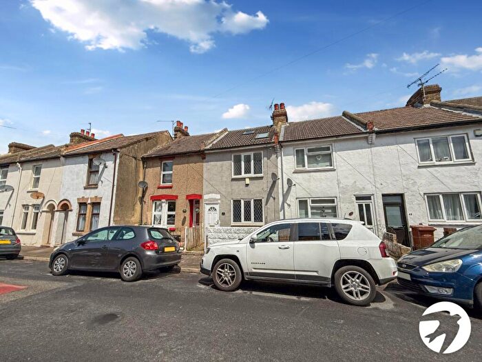 4 Bedroom Terraced House To Rent In Glencoe Road, Chatham, Kent, ME4