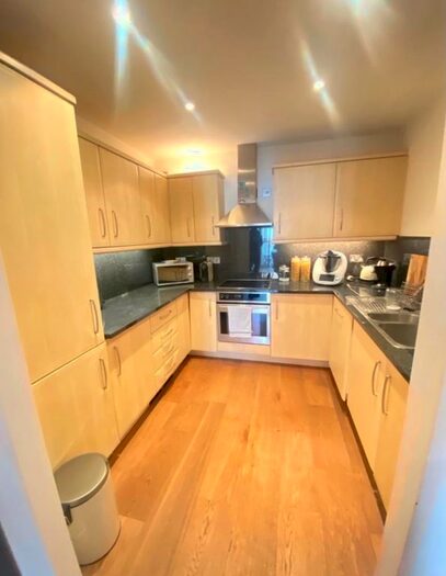 1 Bedroom Flat To Rent In Boardwalk Place, Canary Wharf, Blackwall, London, E14