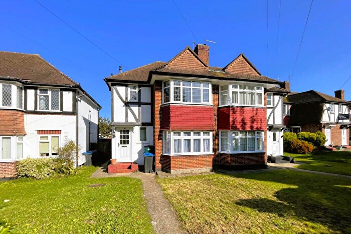 2 Bedroom Maisonette For Sale In Tudor Drive, Morden, SM4